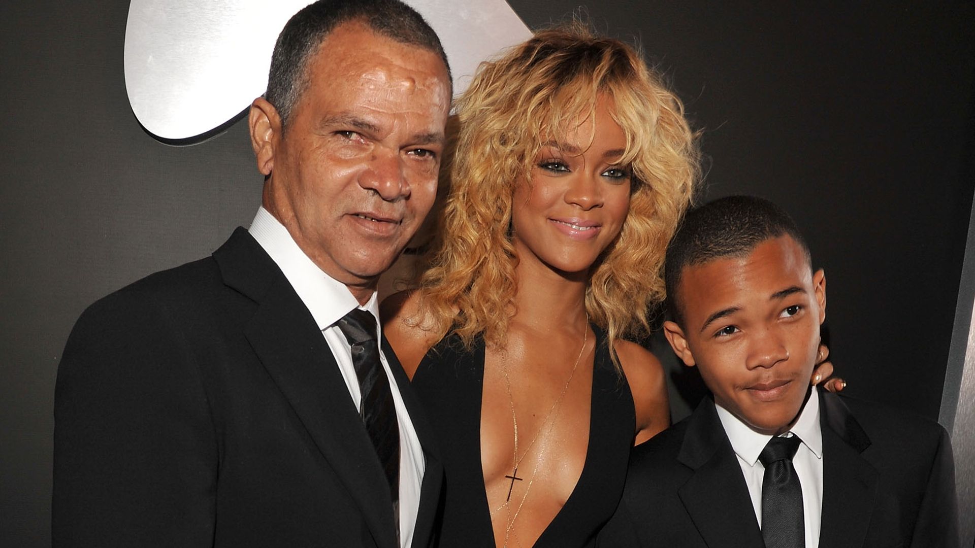 Se desvelan las causas de la muerte del padre de Rihanna: así fue su relación de altibajos con la artista