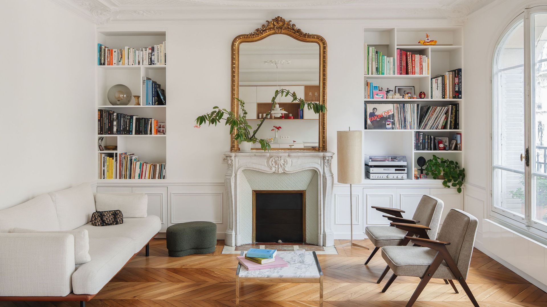 Salón de un piso parisino