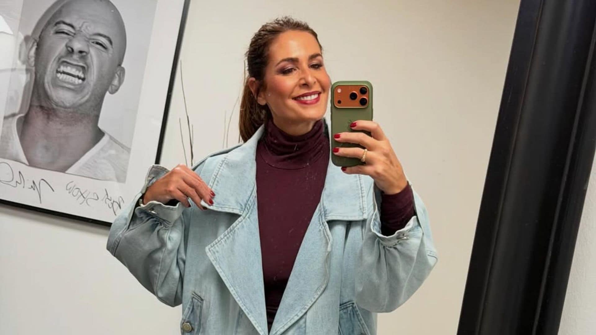 Nuria Roca con cazadora vaquera años 80.