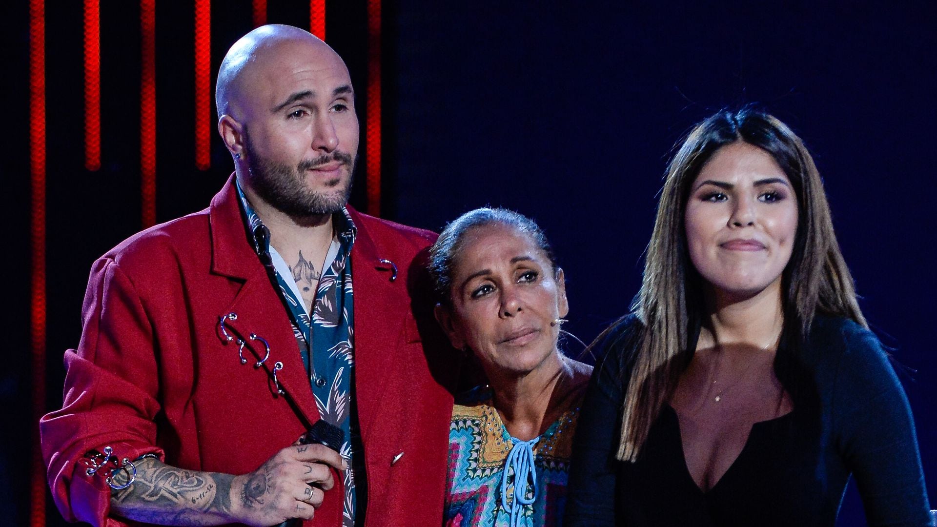 Isabel Pantoja con sus hijos Kiko e Isa en el plató de Supervivientes, 11 de julio de 2019, Madrid