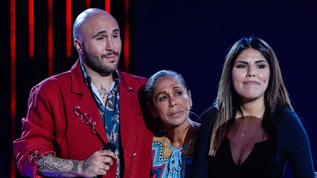 Isabel Pantoja con sus hijos Kiko e Isa en el plató de Supervivientes, 11 de julio de 2019, Madrid