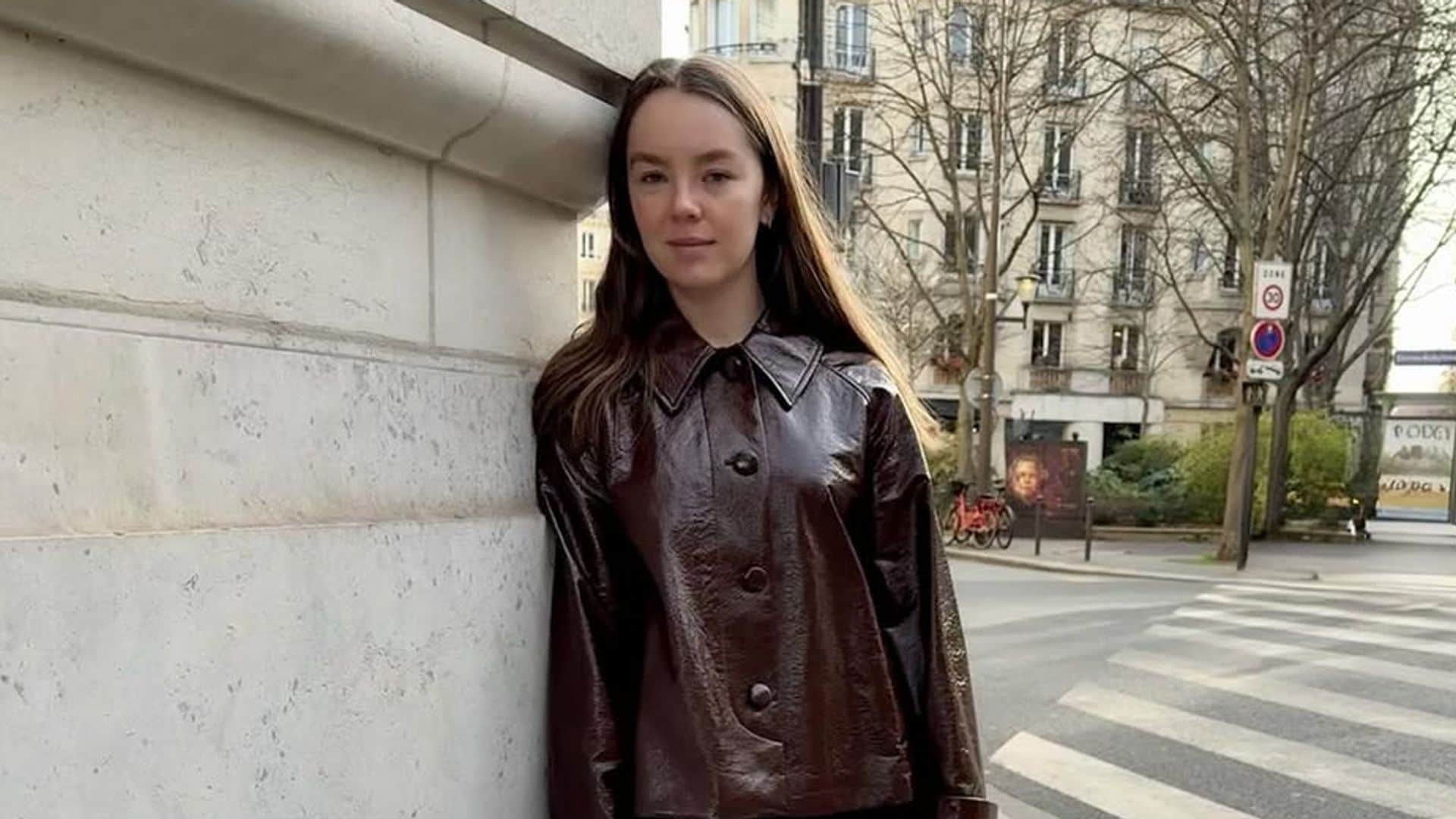 Alejandra de Hannover recuerda a su abuela Grace Kelly con el abrigo clásico que transforma con vaqueros flare