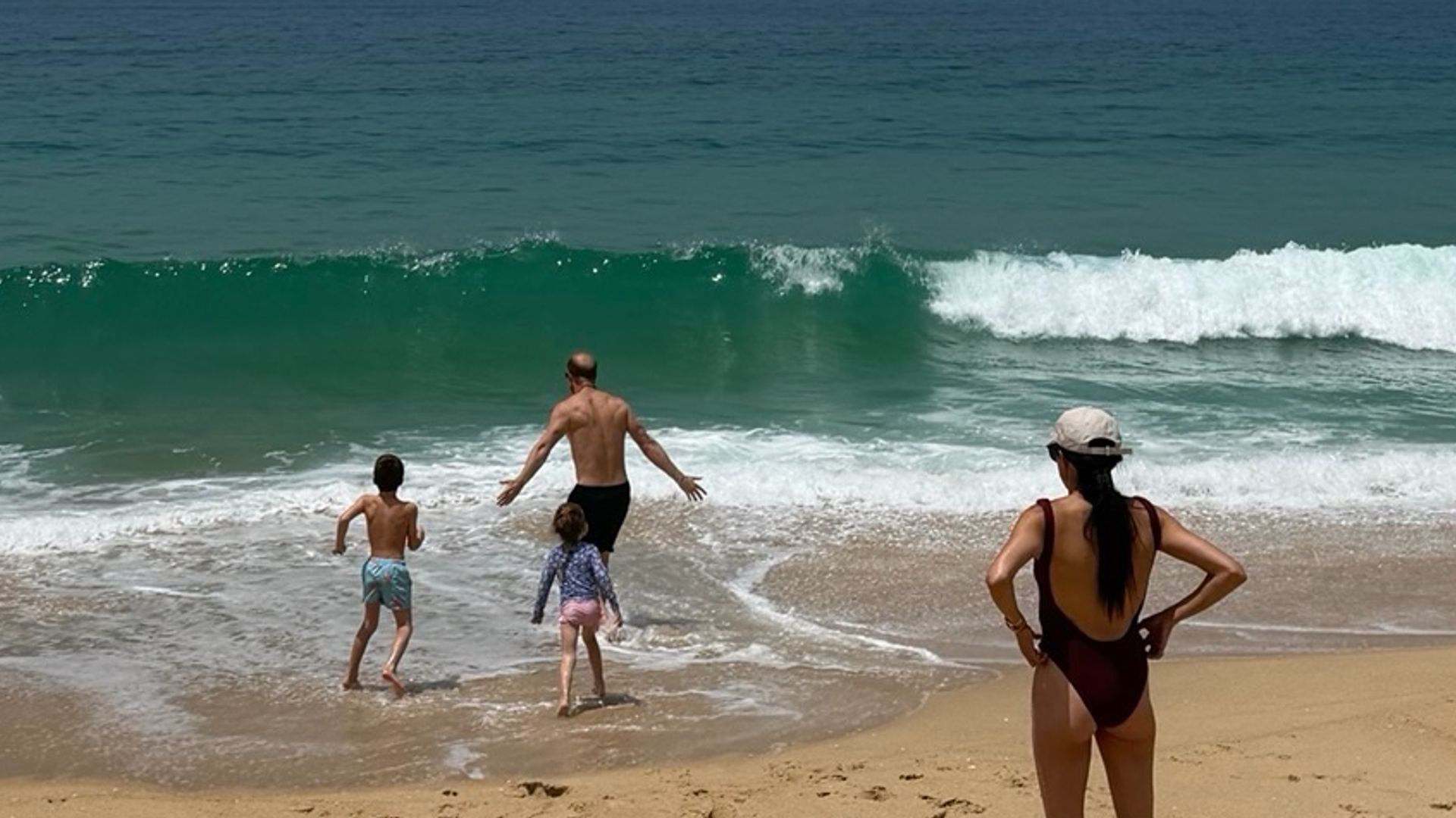 El príncipe Harry y Meghan Markle en sus vacaciones de verano con sus hijos.