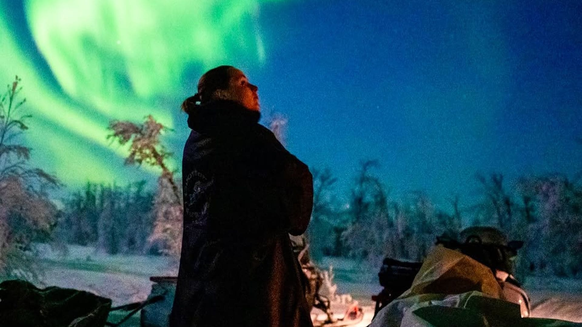 Ingrid de Noruega viendo una aurora boleral en su primer viaje oficial al norte del país
