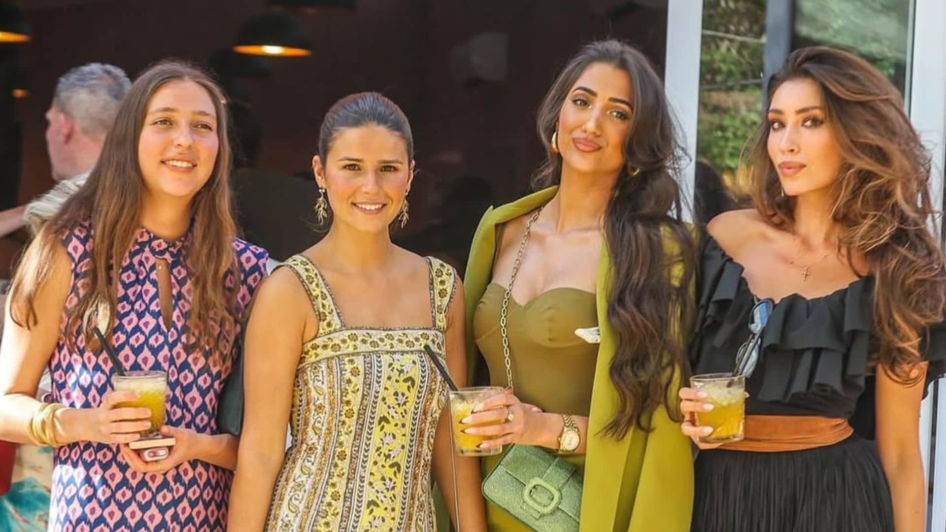 Tana Rivera se inspira en su madre y elige un vestido amarillo diseñado por Sassa de Osma para un bautizo en Sevilla