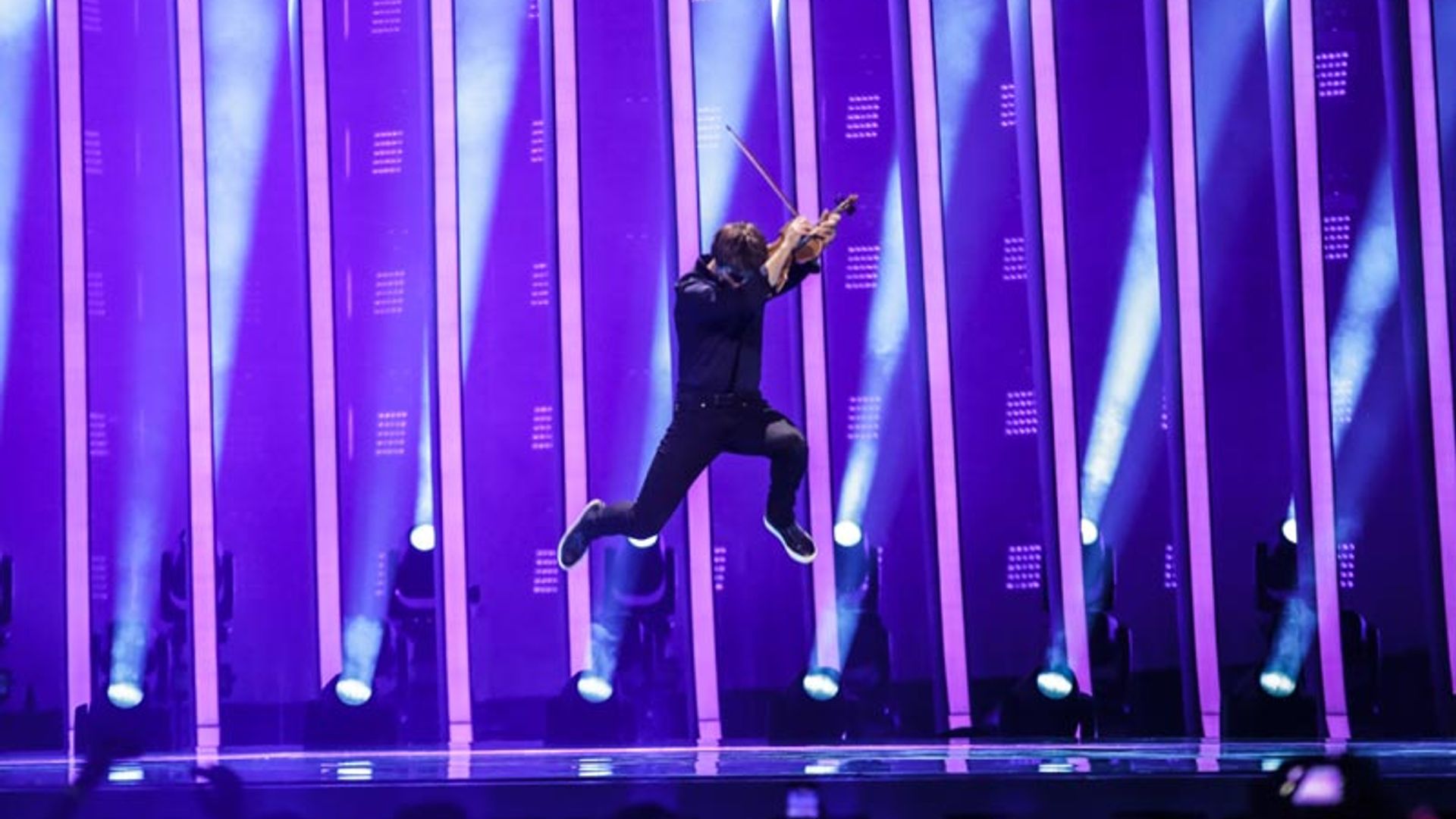 Espectaculares escenografías y eliminaciones históricas, las sorpresas de la segunda semifinal de Eurovisión
