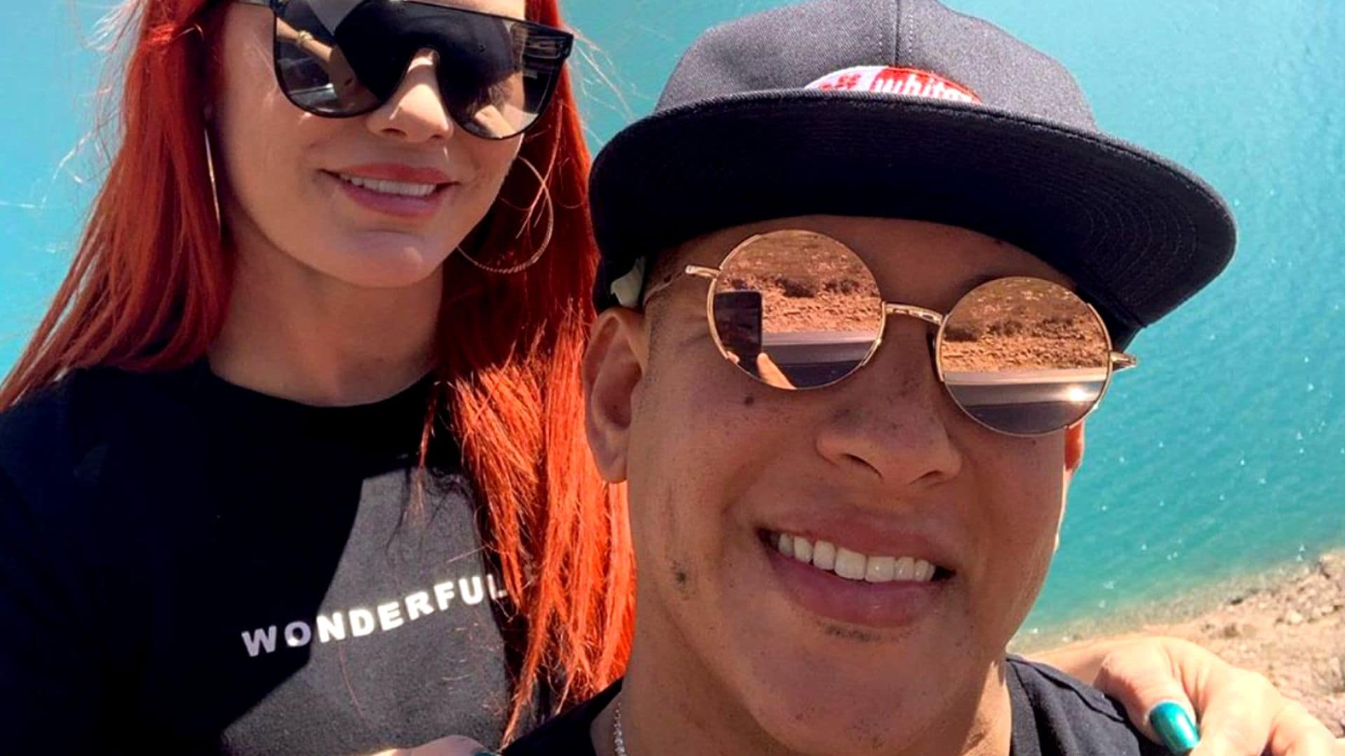 Daddy Yankee, el 'rey del reguetón', anuncia su adiós a la música y recibe el cariño de su esposa