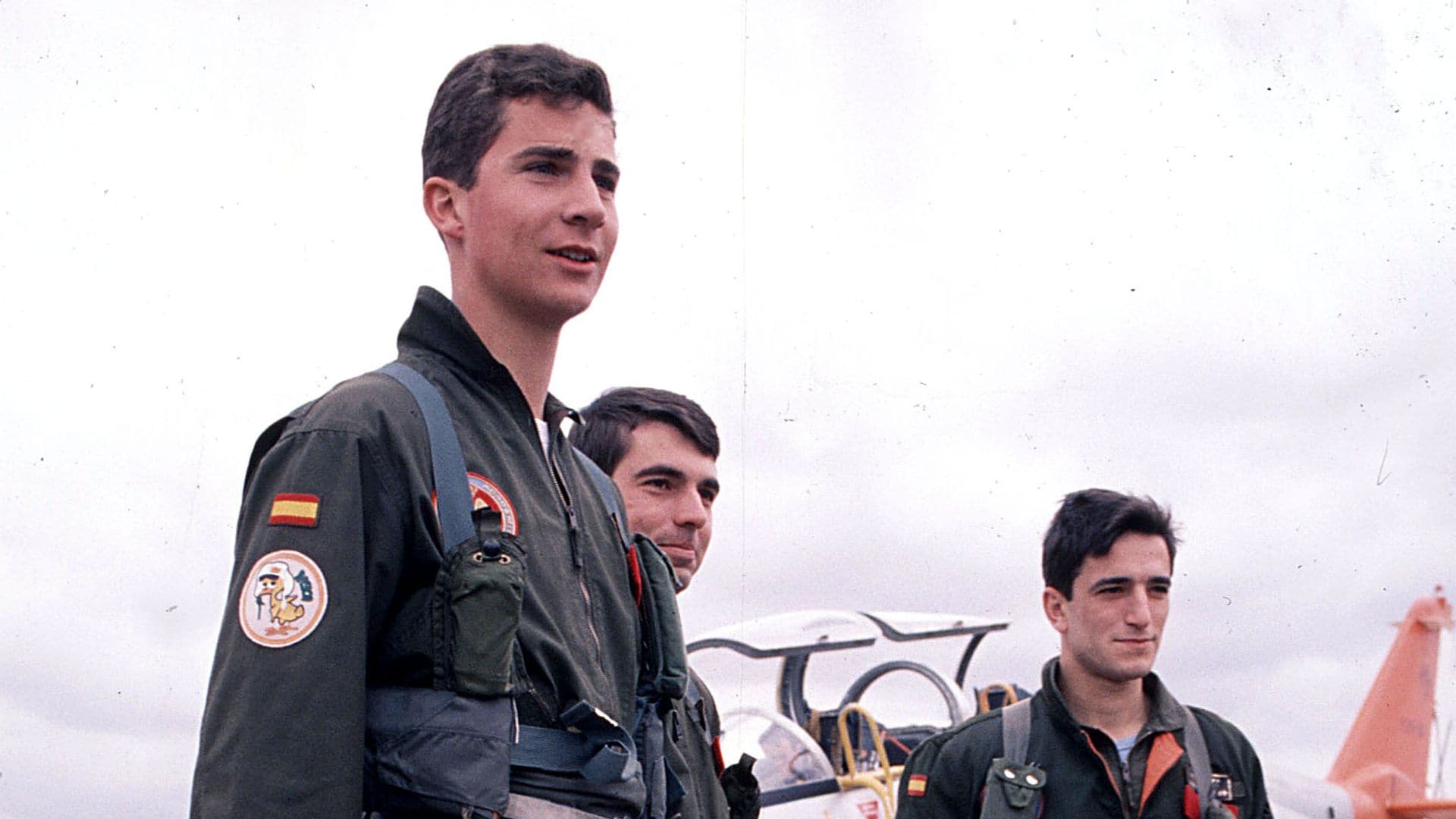 Así fue el paso del rey Felipe y Juan Carlos I por Ia Academia General del Aire: un mono y una petición a los compañeros
