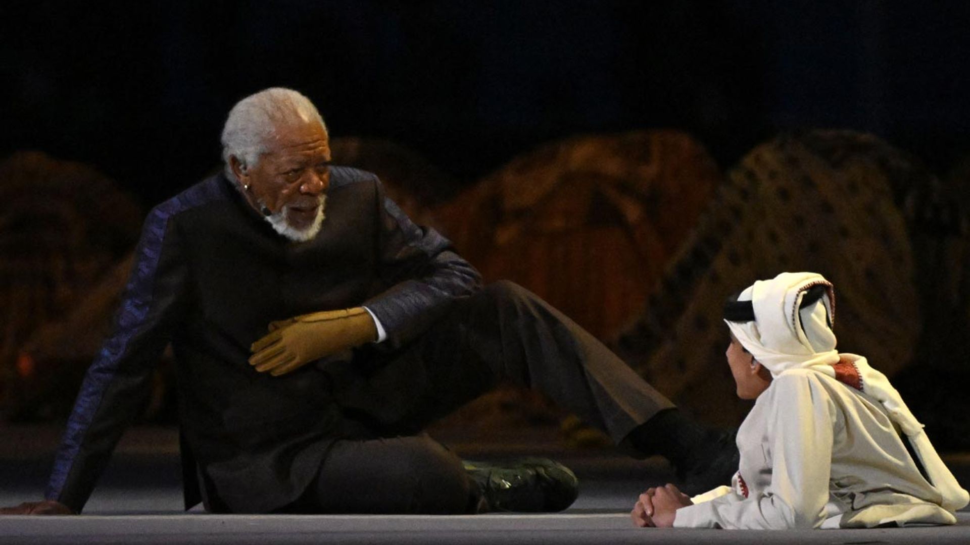 El comentado guante de Morgan Freeman en la inauguración del mundial, ¿por qué lo lleva?