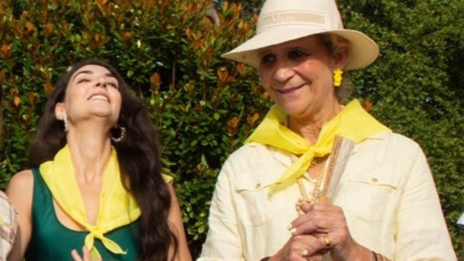 ​​​​La infanta Elena, rodeada de VIPs, lo da todo y se divierte como nunca tras recibir un nuevo título en Cantabria