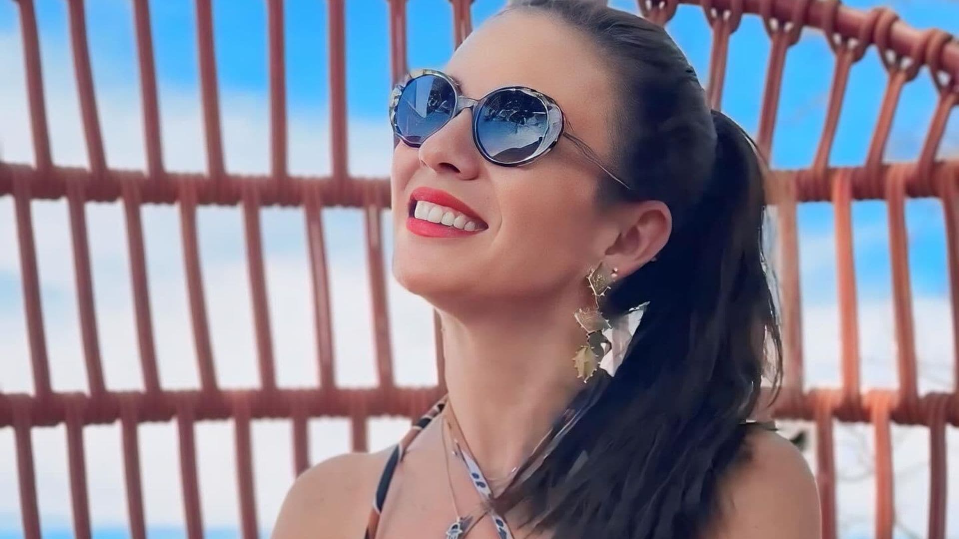 Por primera vez y desde la playa, Ingrid Coronado posa junto a su novio