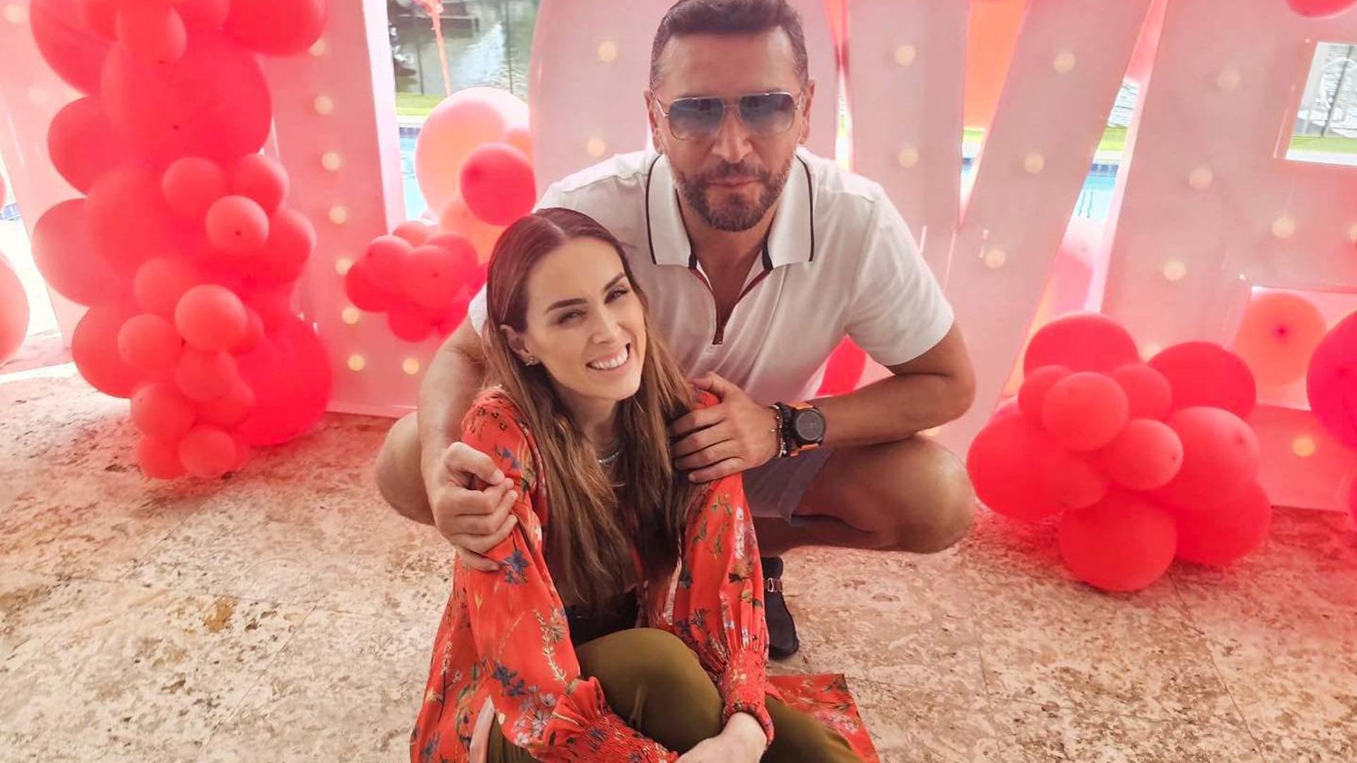 Jacky Bracamontes celebra 12 años de amor con Martín Fuentes: ‘Feliz de compartir mi vida contigo’