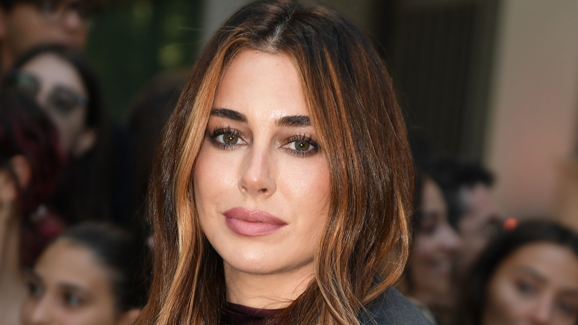 la actriz con mechas face contouring