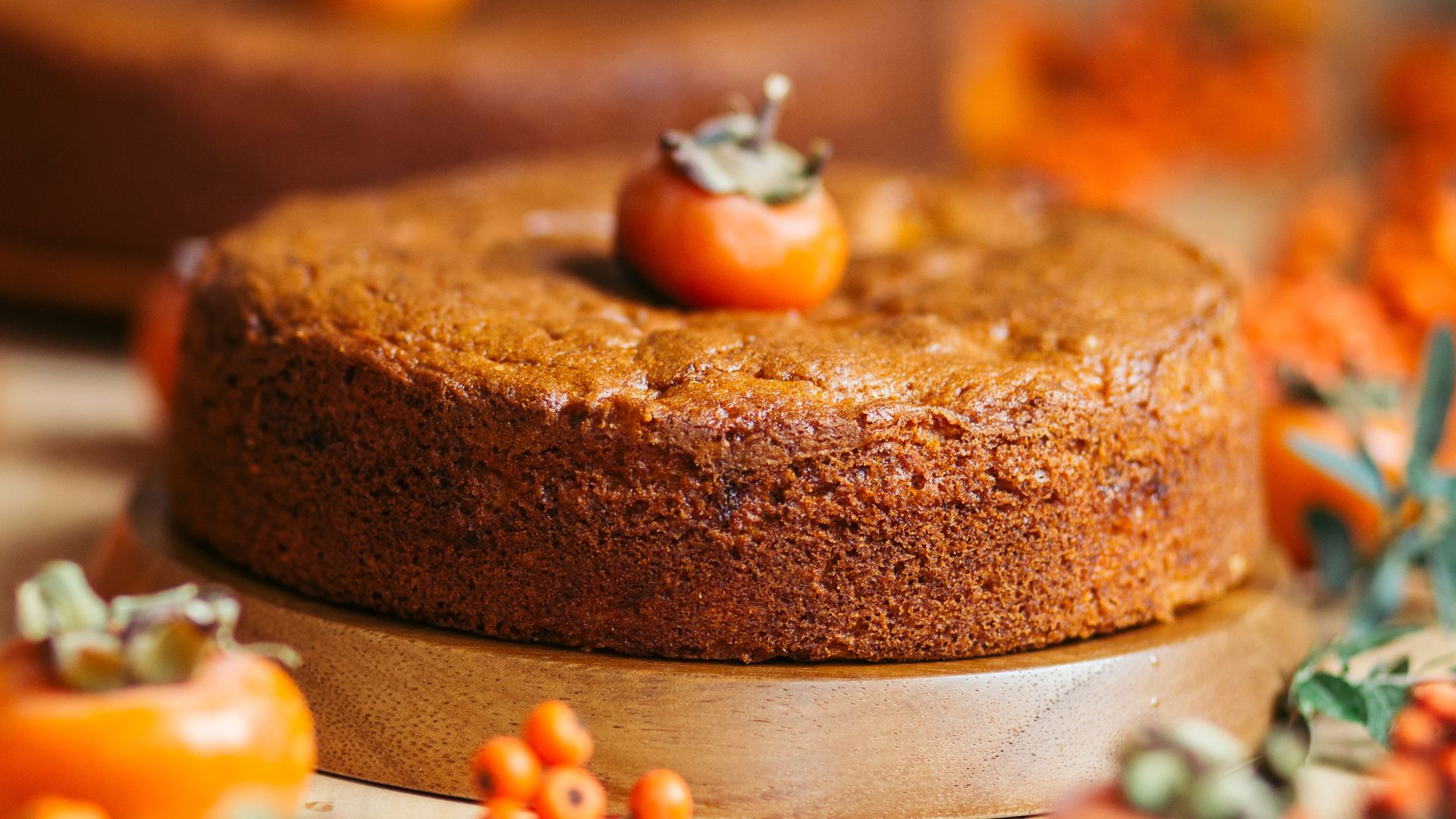 Cómo preparar un bizcocho casero con caquis y aprovechar su temporada: receta fácil y jugosa