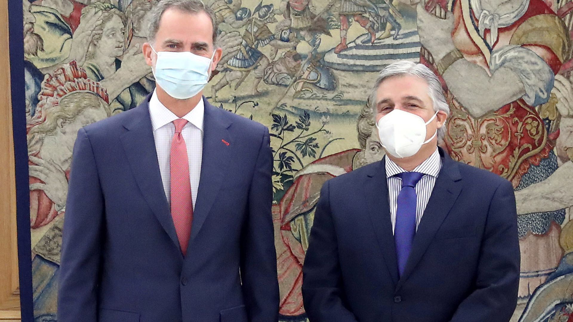 Ambiente distendido en la primera aparición de Felipe VI tras la marcha de su padre