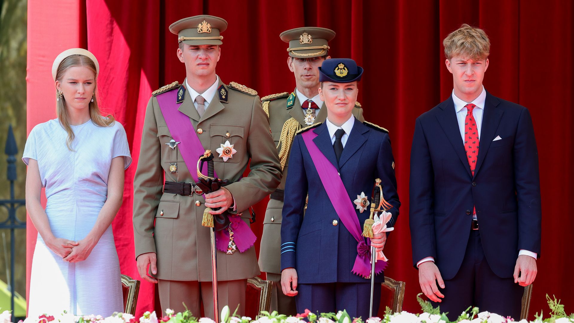 Los cuatro hijos de los reyes Felipe y Matilde en el desfile militar por el Día Nacional de Bélgica