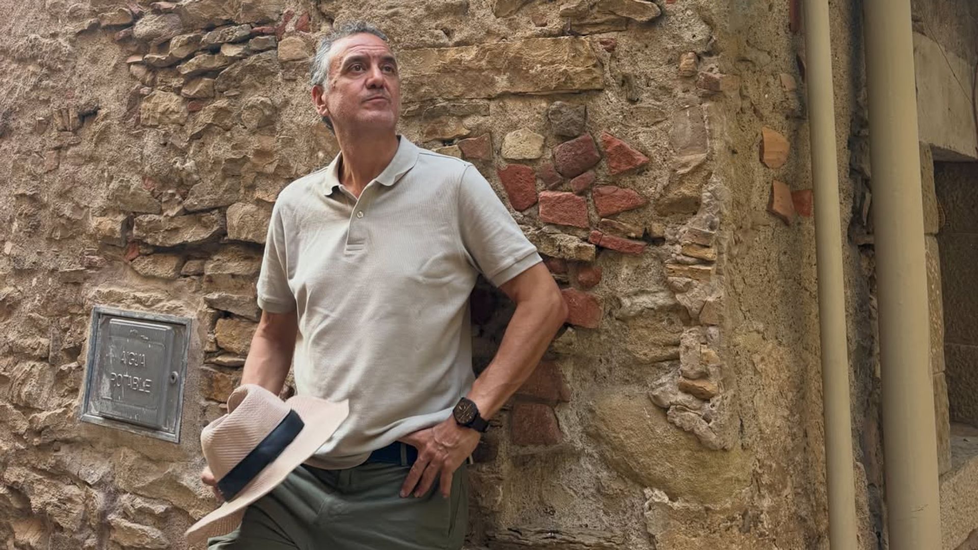 El pueblo medieval de la Costa Brava que ha conquistado a Roberto Brasero este verano: calles empedradas, hiedra y una simpática coincidencia