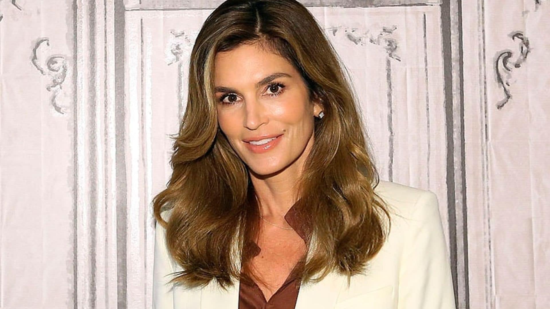 Leche y agua mineral: el secreto de belleza de Cindy Crawford para una piel espectacular