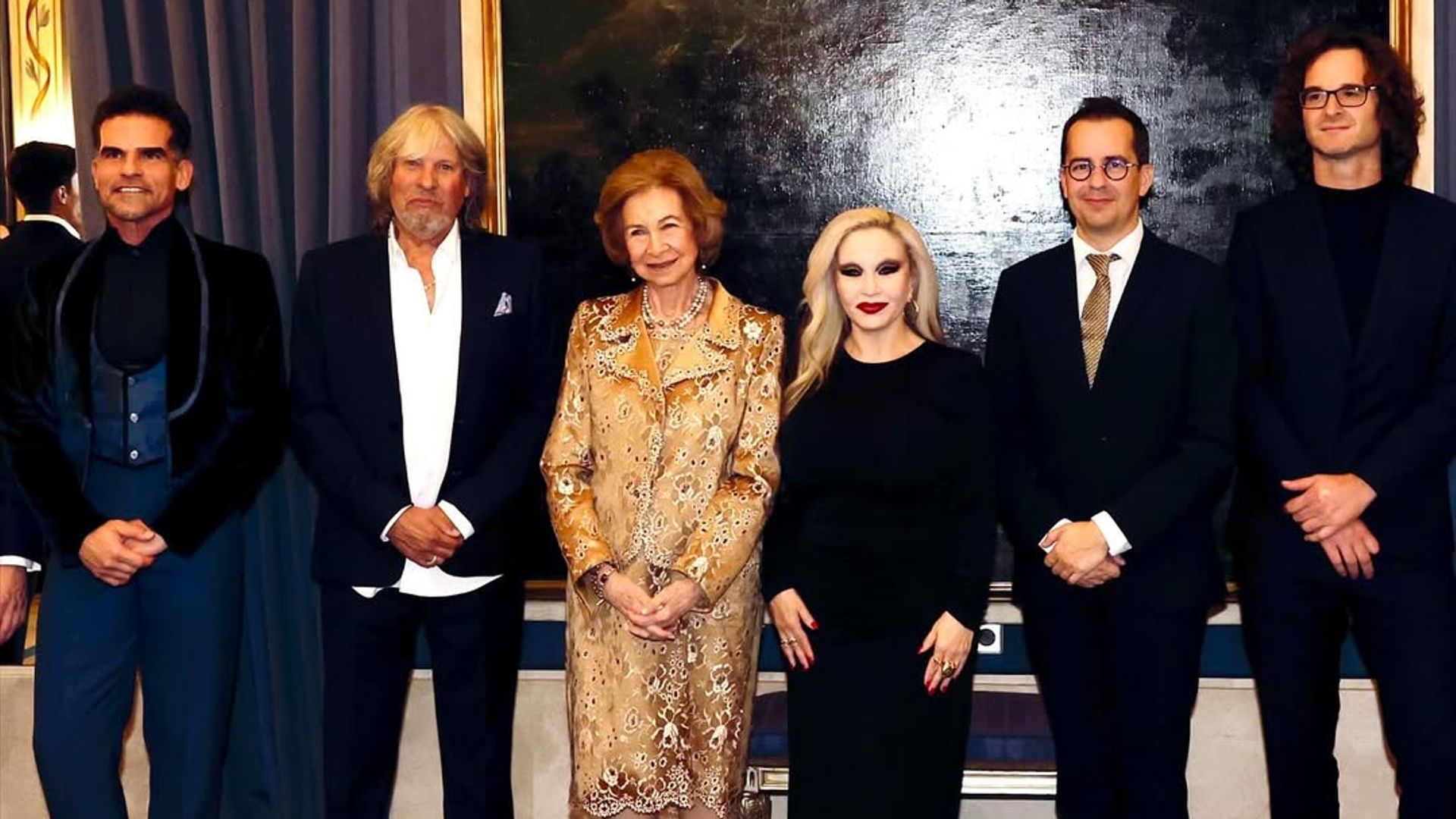 La gran noche de la reina Sofía, con Álex González y José Mercé, entre otros, y una emotiva dedicatoria de Alaska