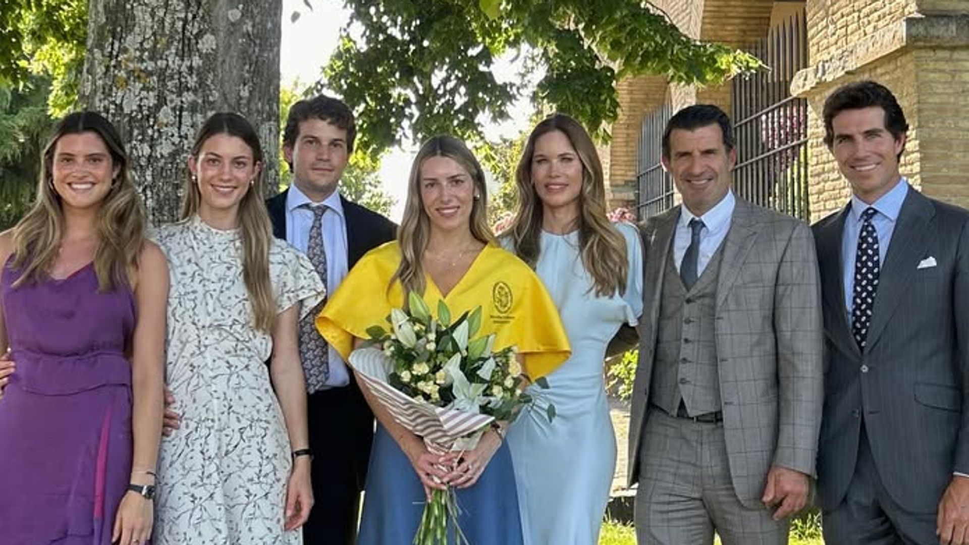 Luis Figo y Helene Svedin, con sus tres hijas y sus yernos