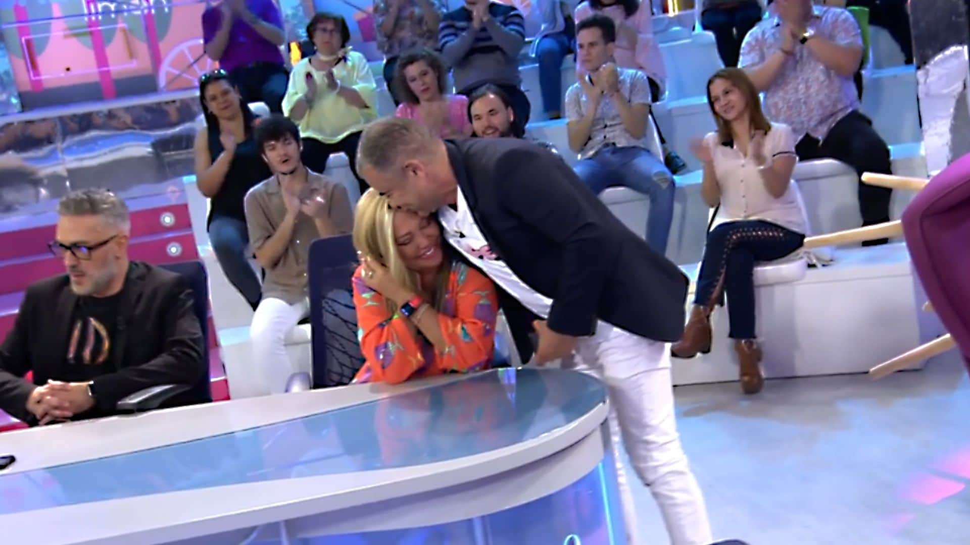 'Sálvame' rompió las reglas de la televisión: comían en plató y los colaboradores exponían su vida en directo