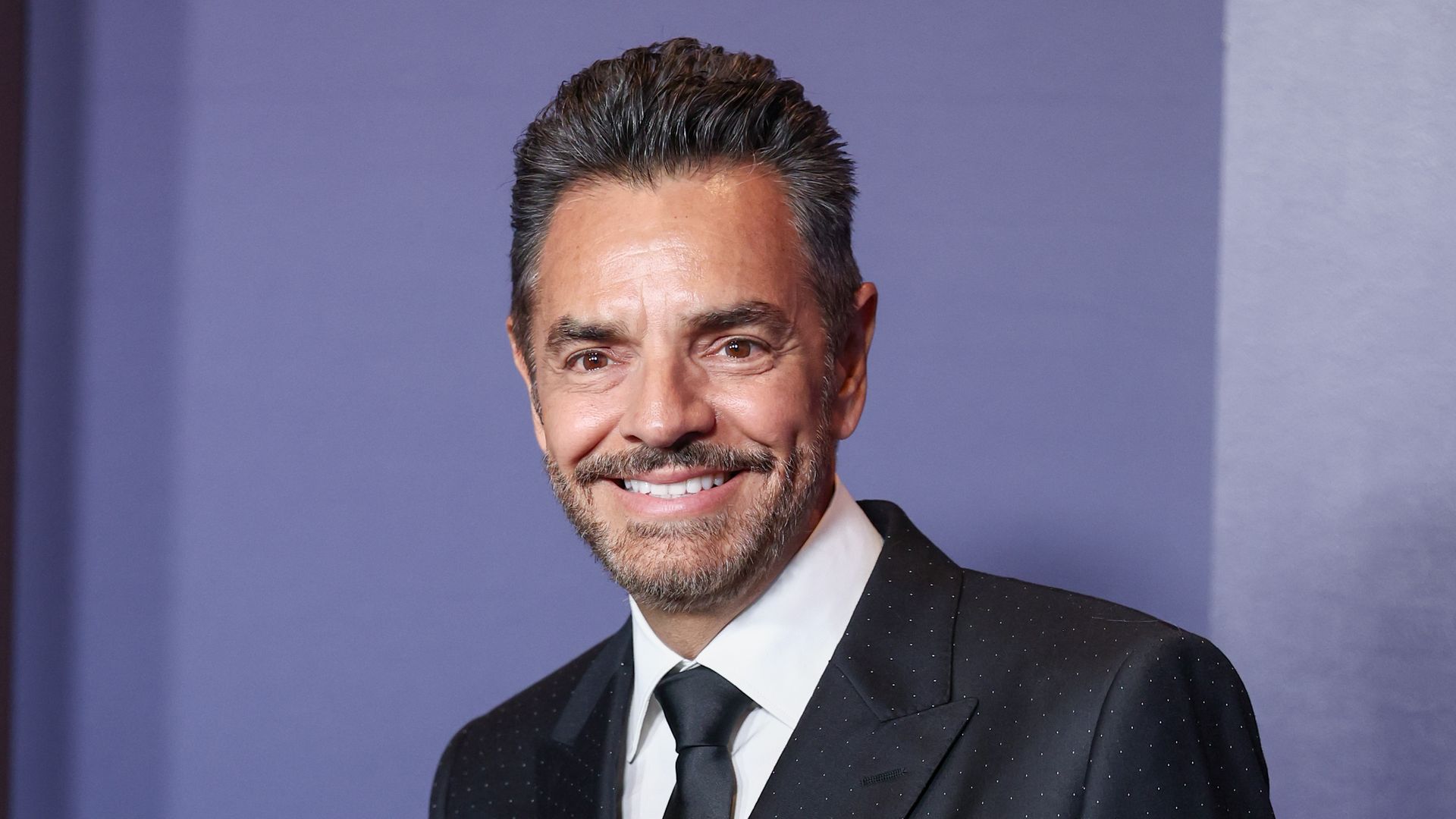 Eugenio Derbez reafirma su postura sobre su encuentro con Shakira: ‘Tengo aquí los mensajes’