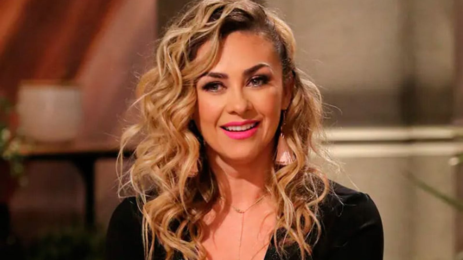 Aracely Arámbula rompe el silencio contra los paparazzi de la polémica con sus hijos | ¡HOLA!