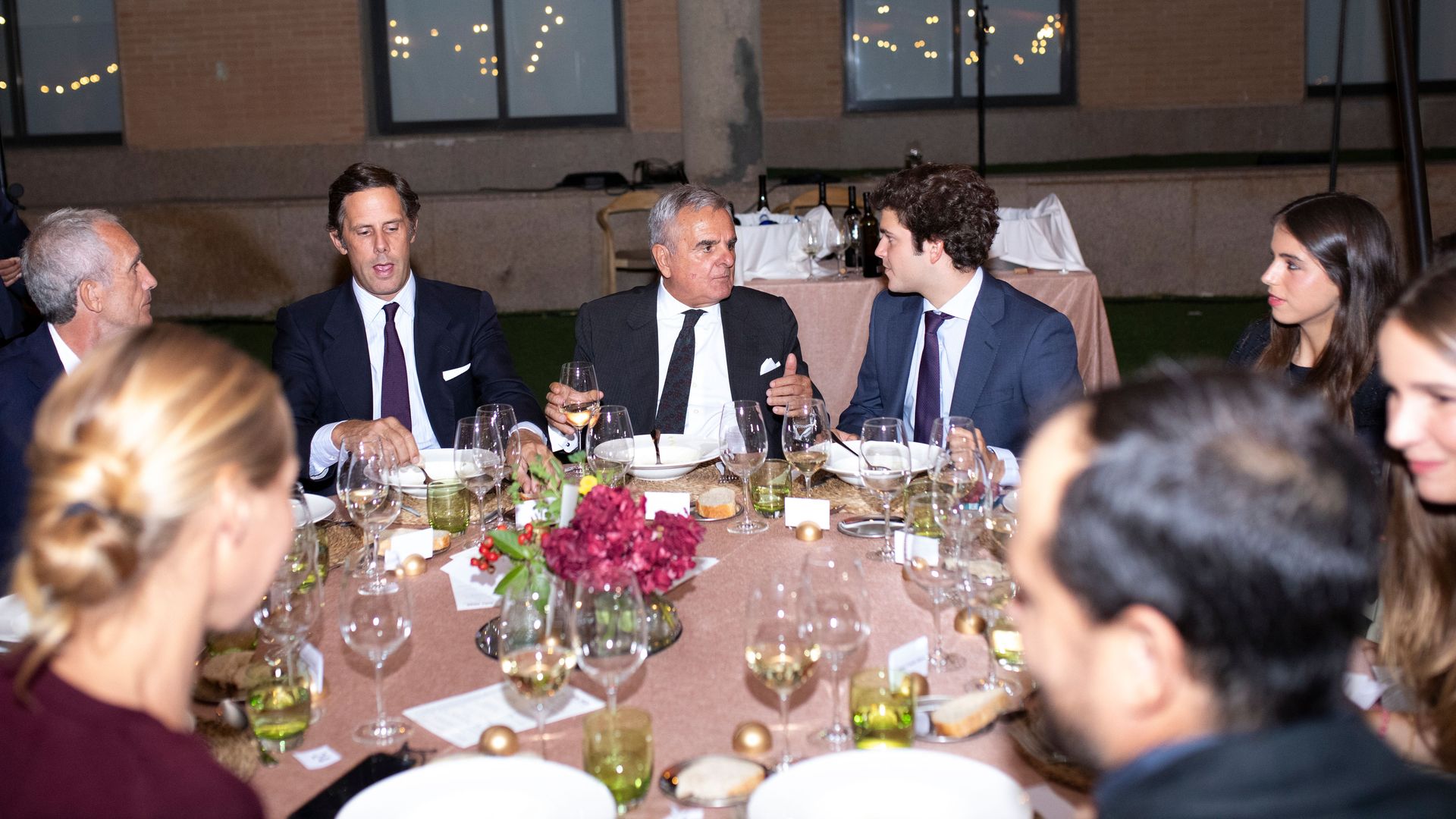 Alfonso Martínez de Irujo, marqués de Almenara, durante la cena