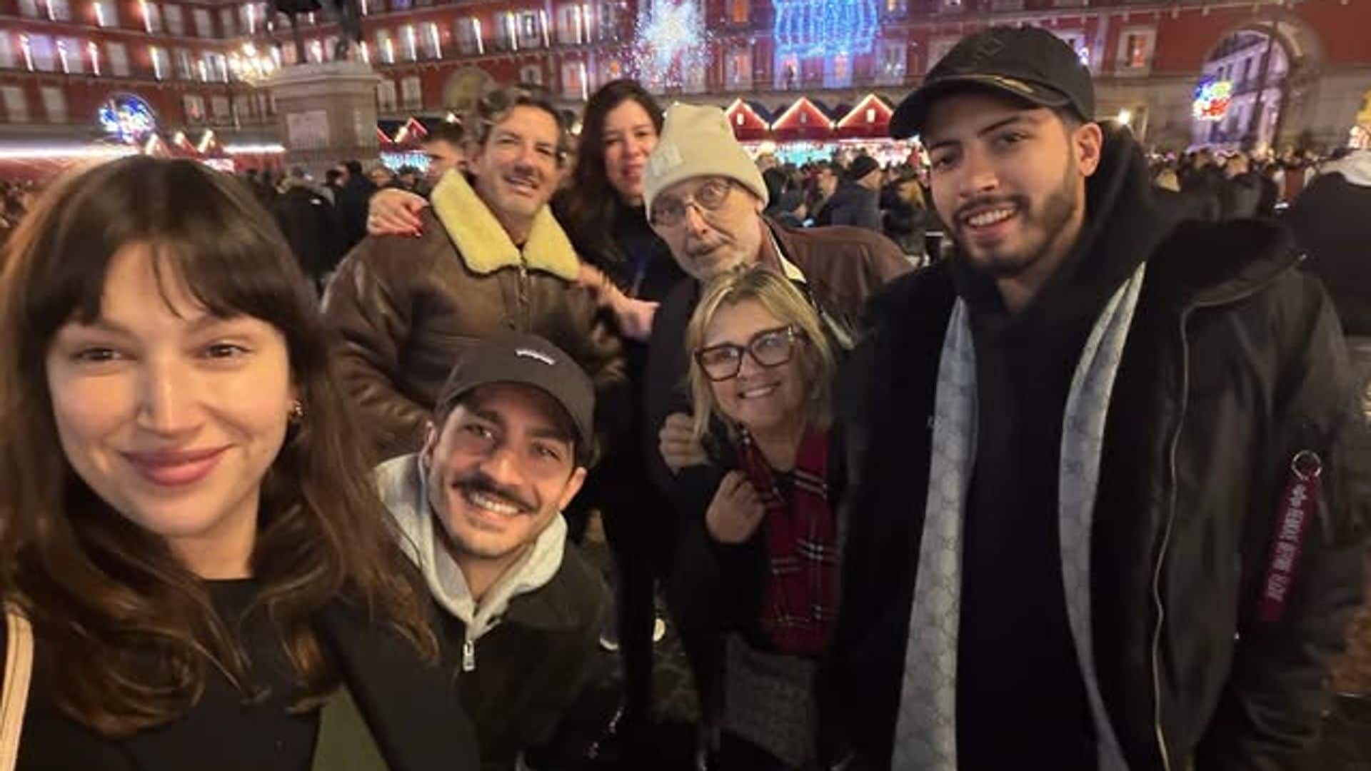 Úrsula Corberó con su familia