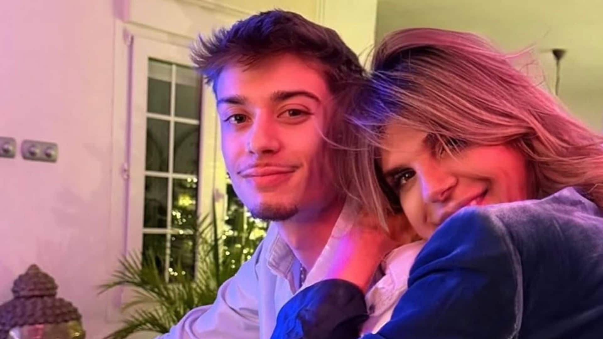 Arancha de Benito con su hijo Aitor, de 24 años