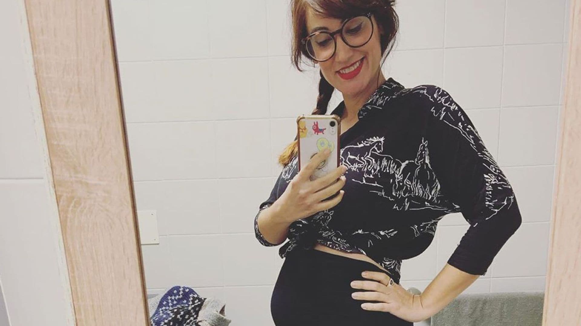 El divertido posado premamá de Ana Morgade