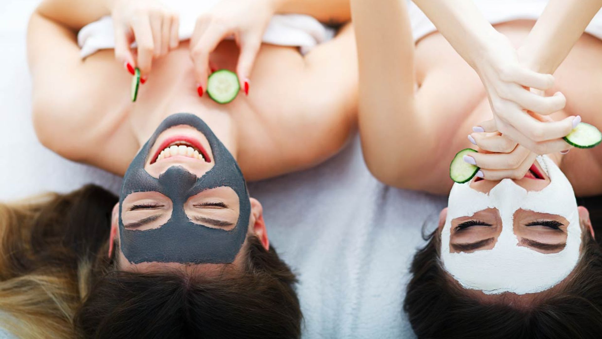 Aceites, mascarillas y trucos para hidratar y nutrir la piel mientras duermes