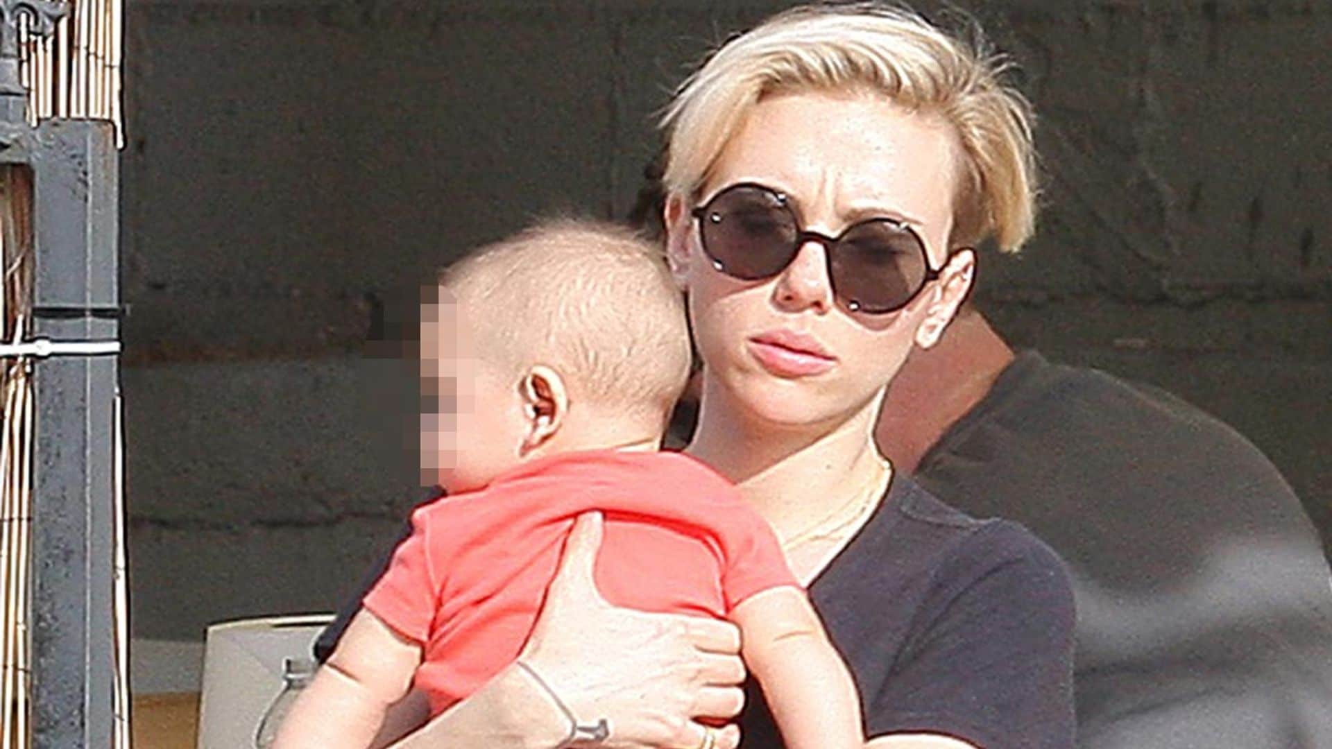 Scarlett Johansson cuenta su experiencia como madre de un niño, de dos años, y una niña, de nueve