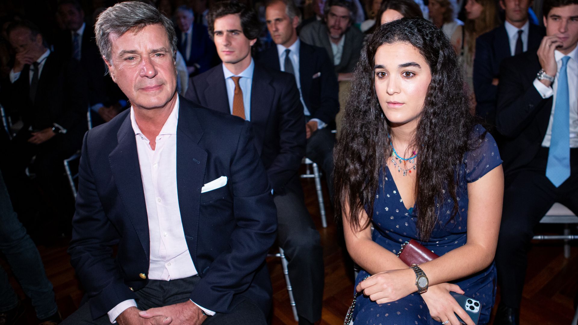 Las imágenes más románticas de Cayetano Martínez de Irujo y Bárbara Mirjan como dos recién casados en su último front row