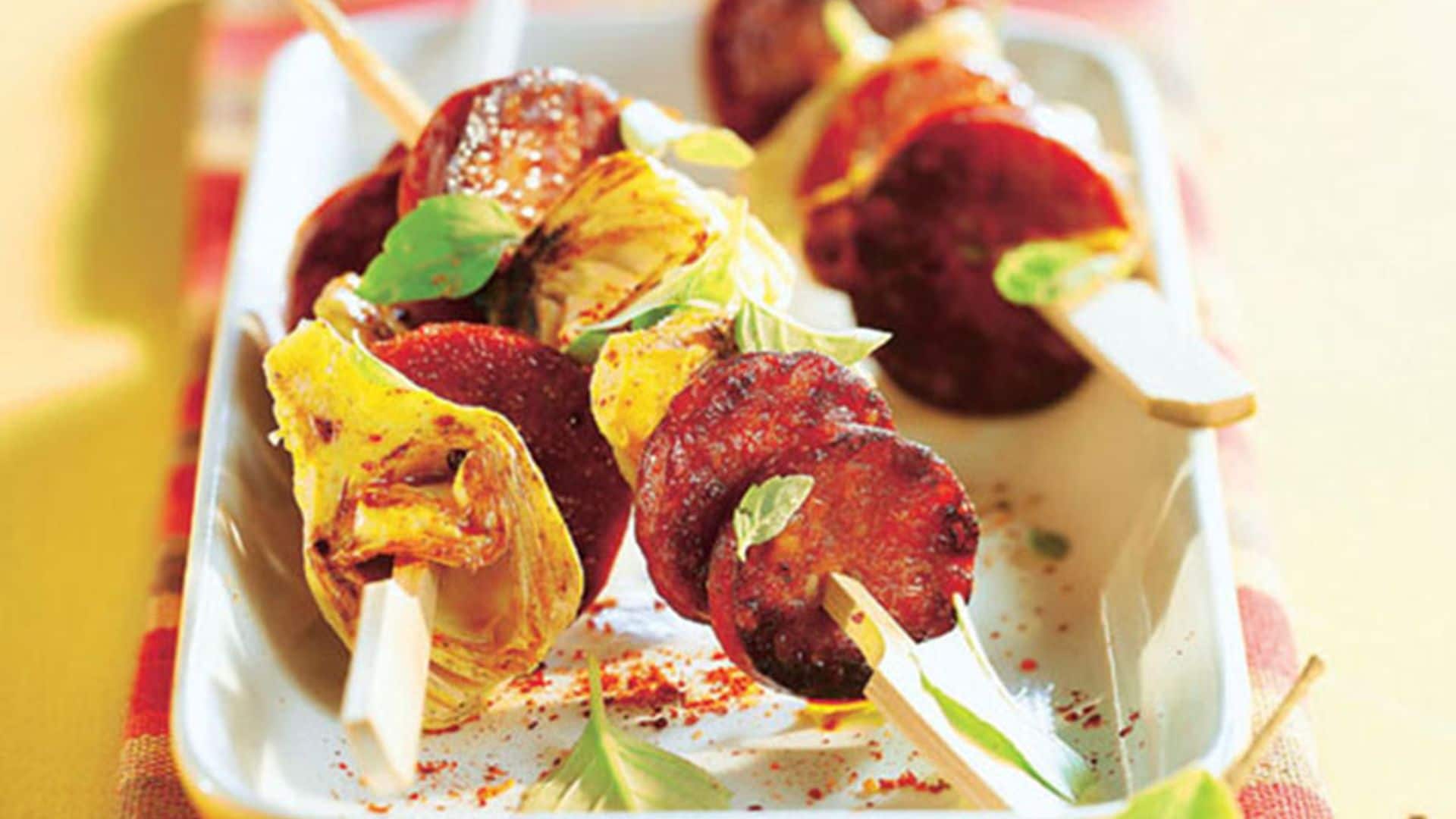 Brochetas de alcachofas con chorizo