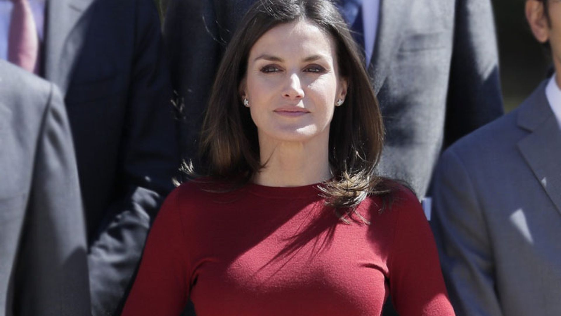 La Reina le da una segunda vida a su look de rebajas más favorecedor
