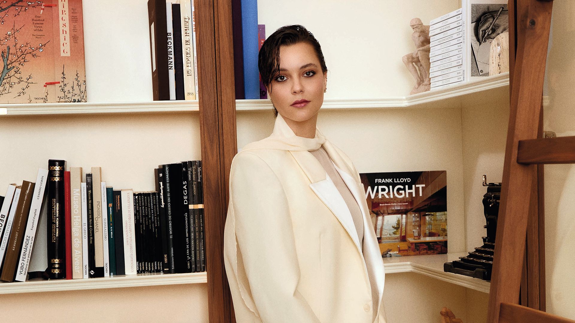 Alejandra Cortina Cué nos descubre sus grandes pasiones más allá de la literatura: amor por el cine, la fotografía, el arte y la moda
