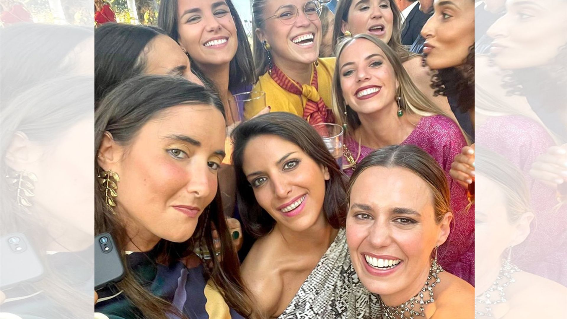 Las hermanas y amigas de Claudia Osborne muestran los detalles más curiosos de la fiesta postboda