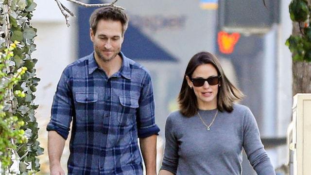 Saturday, November 4, 2023 - Jennifer Garner and her longtime boyfriend, John Miller during a day date in Santa Monica
