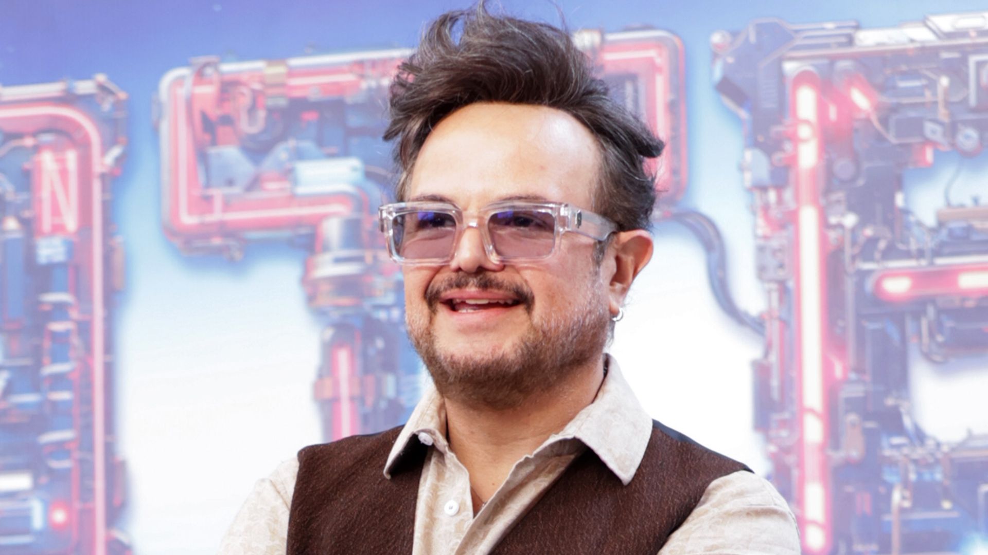 Aleks Syntek 'regaña' a fans en concierto de la Independencia: 'Entre más me digas eso, menos voy a cantar'