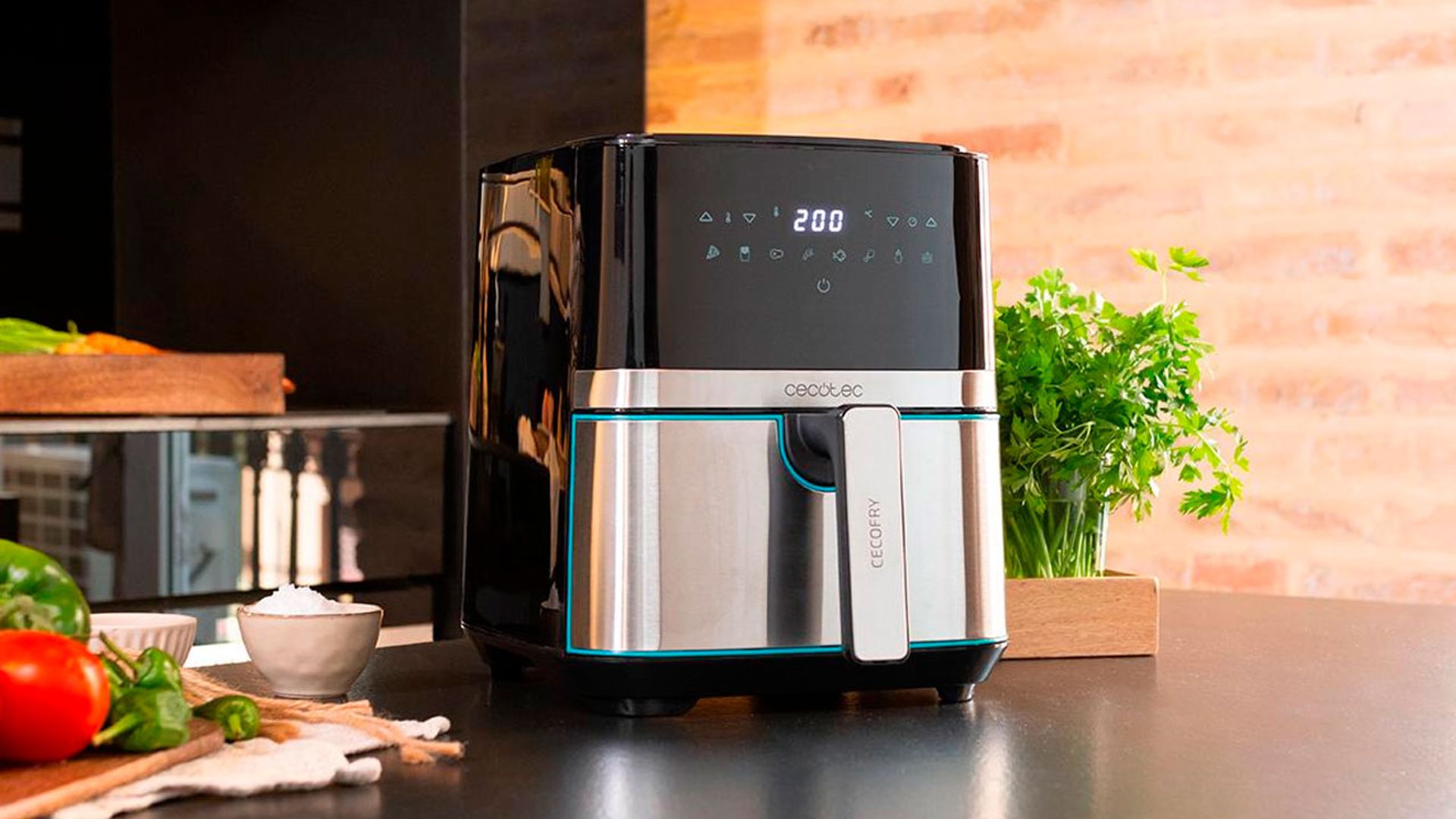 Ahora puedes hacerte con la mejor freidora de aire de Cecotec por apenas 70€