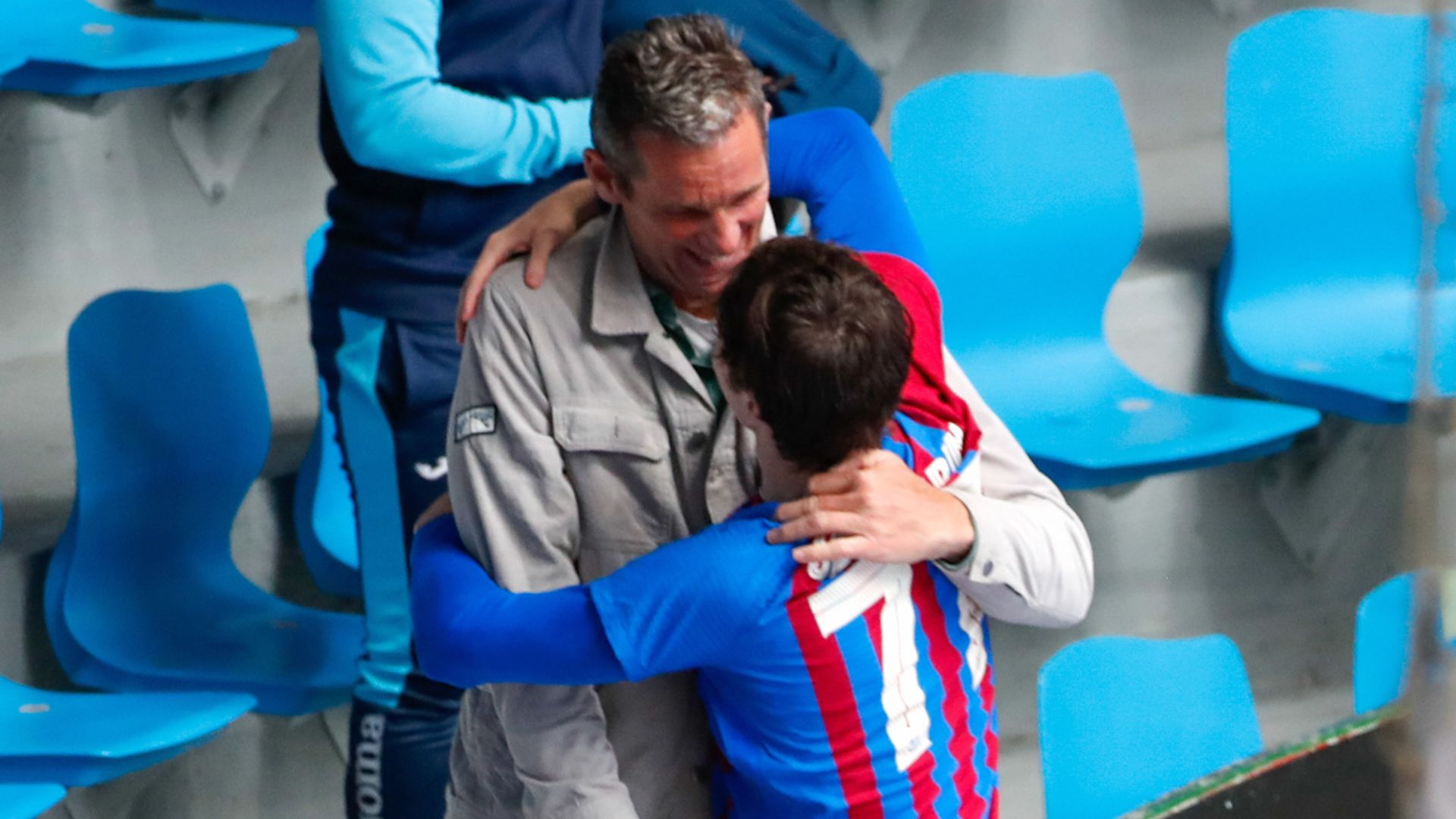 Iñaki Urdangarin, el mayor fan de su hijo Pablo al verlo proclamarse campeón de Liga con el Barça