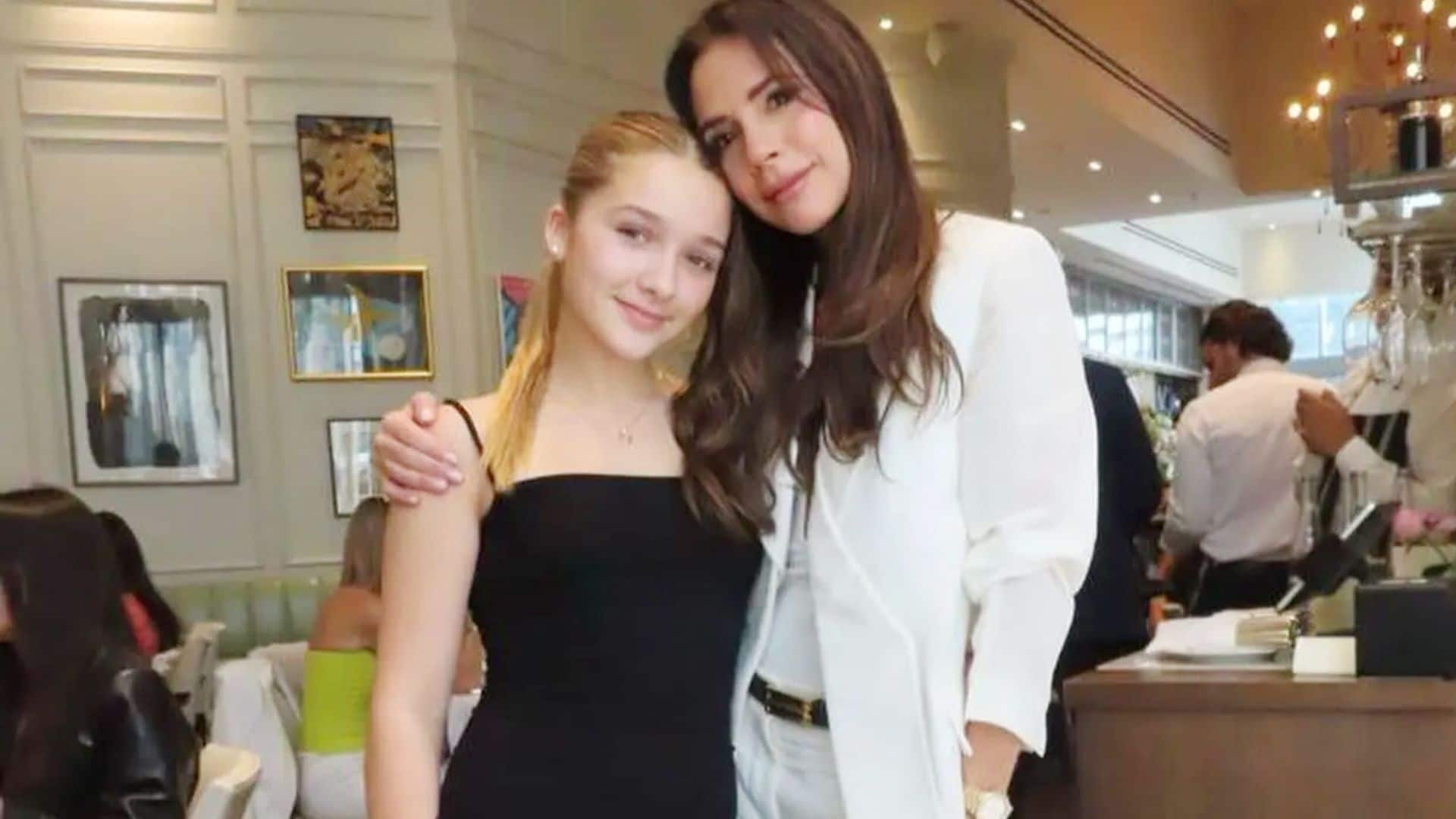 De su obsesión por el maquillaje a sus primeras inseguridades: Victoria Beckham habla como nunca de su hija Harper
