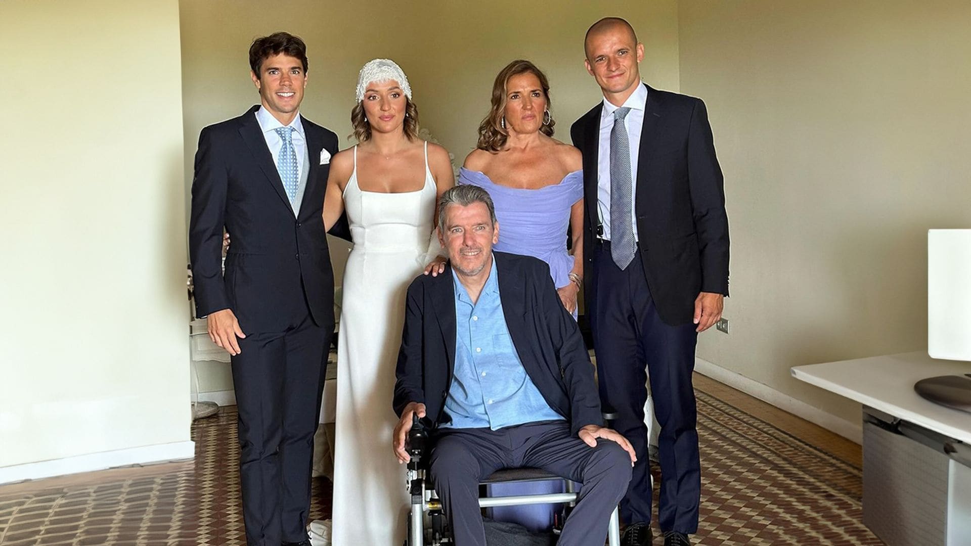 La emoción del exfutbolista Juan Carlos Unzué al llevar al altar a su hija pequeña, María