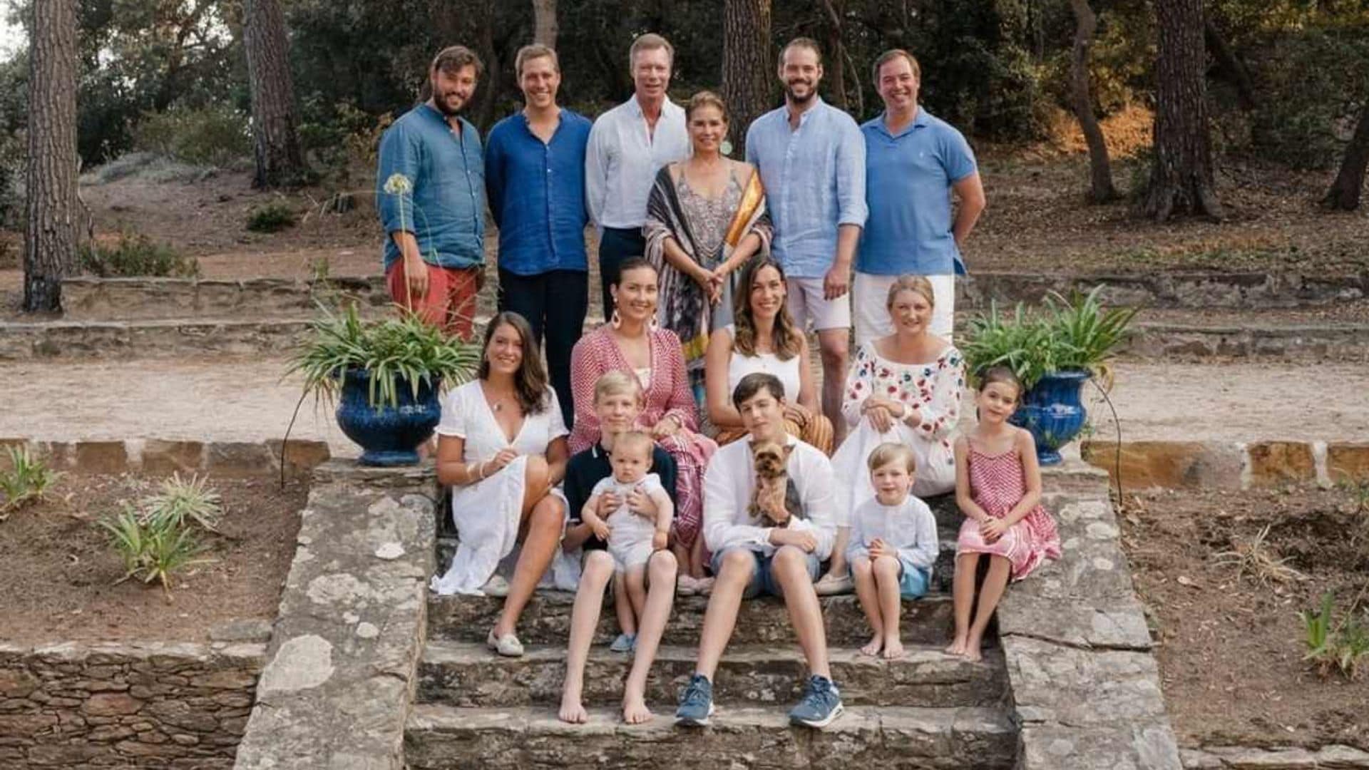 La diversión del príncipe Charles en el mar, protagonista del reencuentro estival de los Nassau