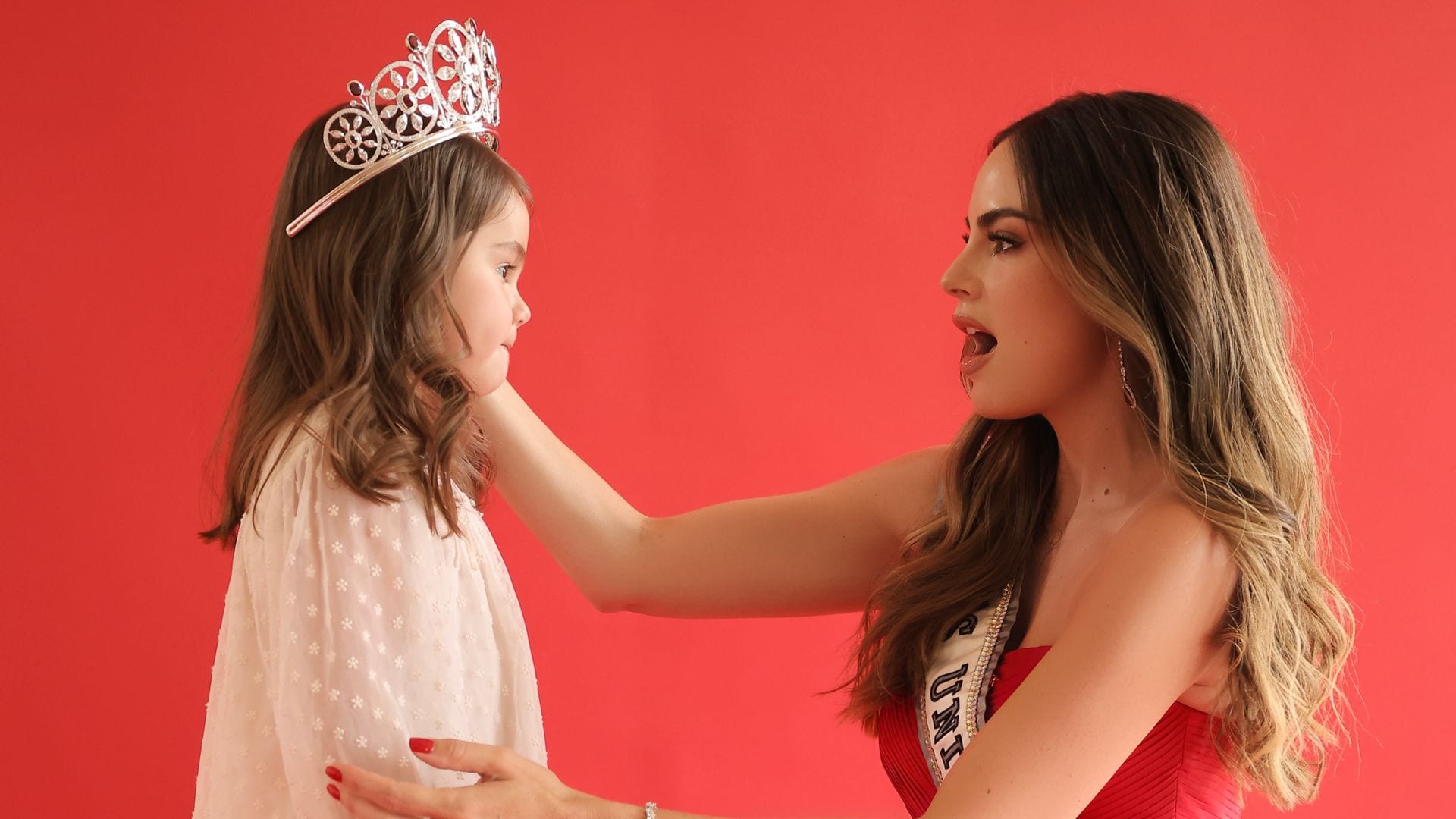 Ximena Navarrete celebra 15 años de su coronación como Miss Universo junto a sus hijos