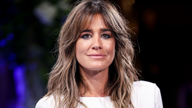 Rostro de Isabel Jiménez con cabello ondulado y delineador azul en los ojos