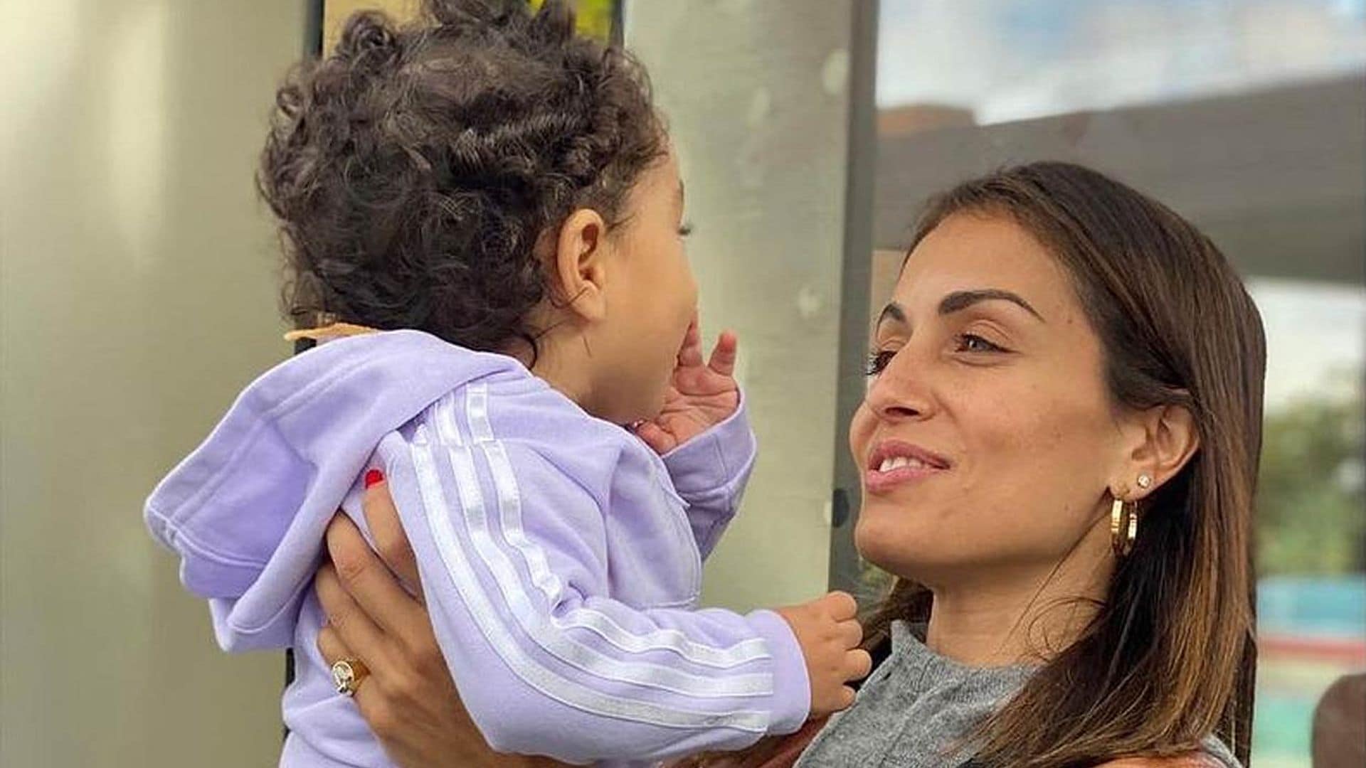 Hiba Abouk cuenta cómo la maternidad ha cambiado su vida: 'Soy mucho más feliz'