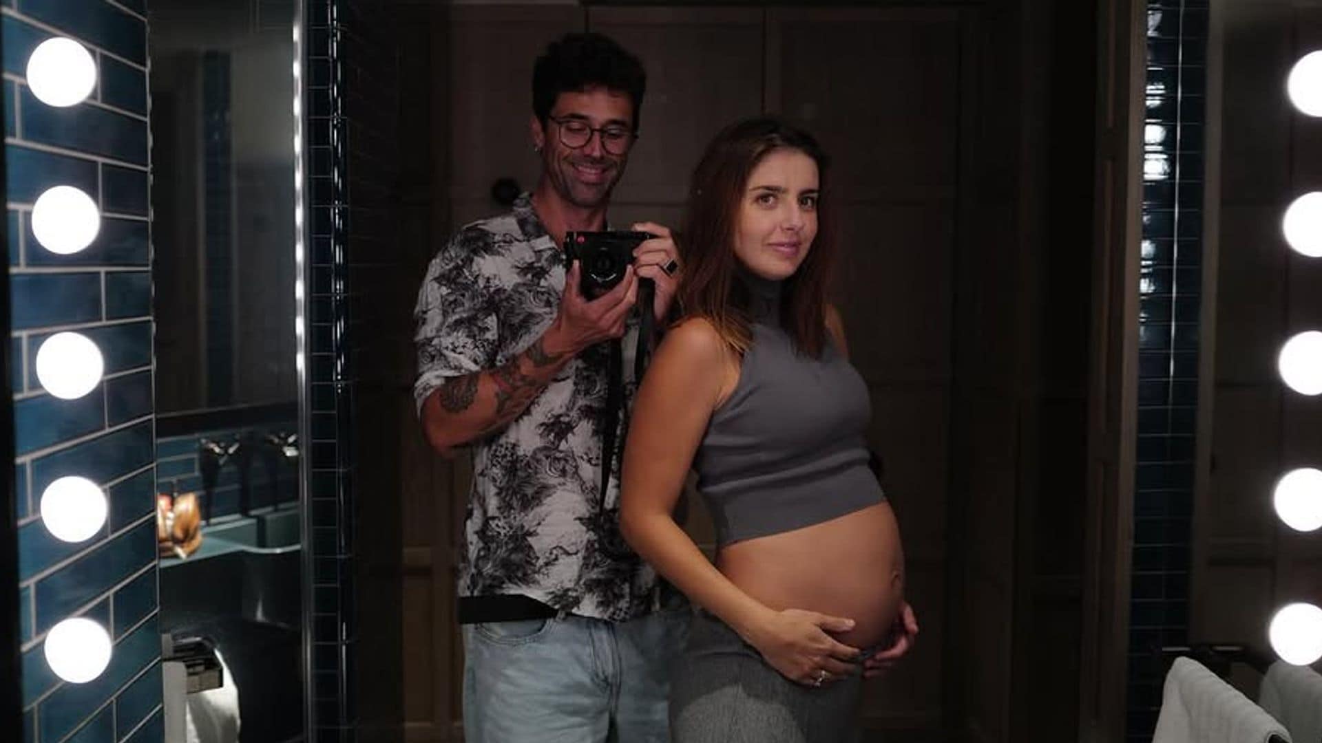 Michelle Renaud y Matías Novoa anuncian que están a la espera de su segundo bebé juntos.