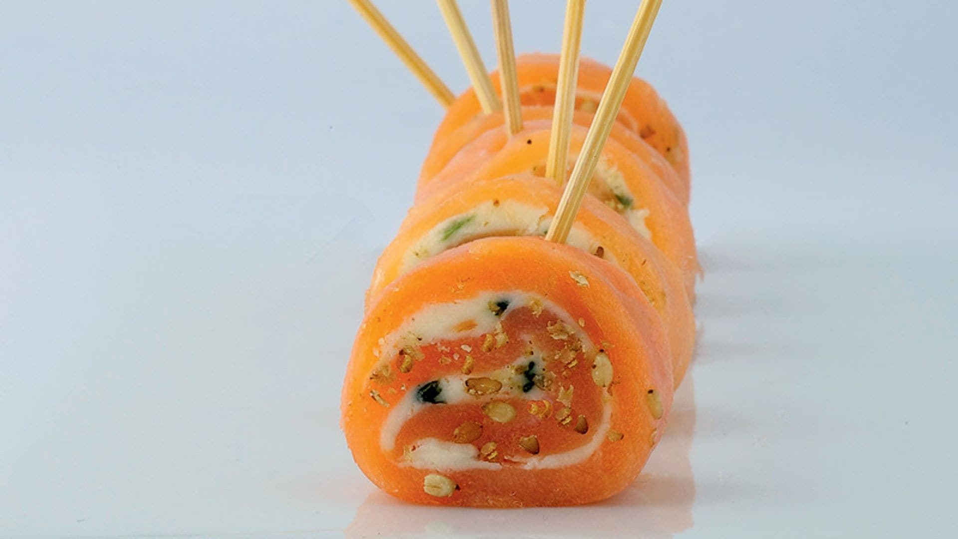 Mikado de salmón relleno de crema de pistachos